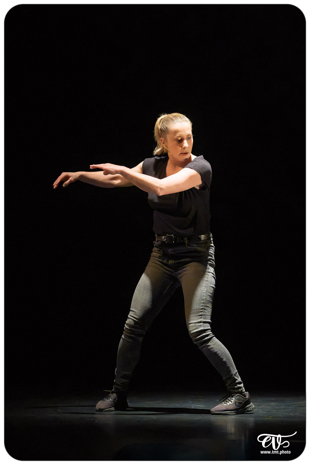 LES CHATOUILLES OU LA DANSE DE LA COLÈRE (ANDRÉA BESCOND)